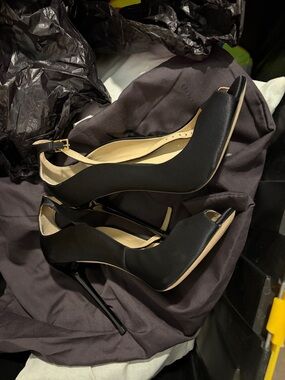 B by BRIAN ATWOOD SZ 6 Black Peep-Toe Stiletto Ankle Strap